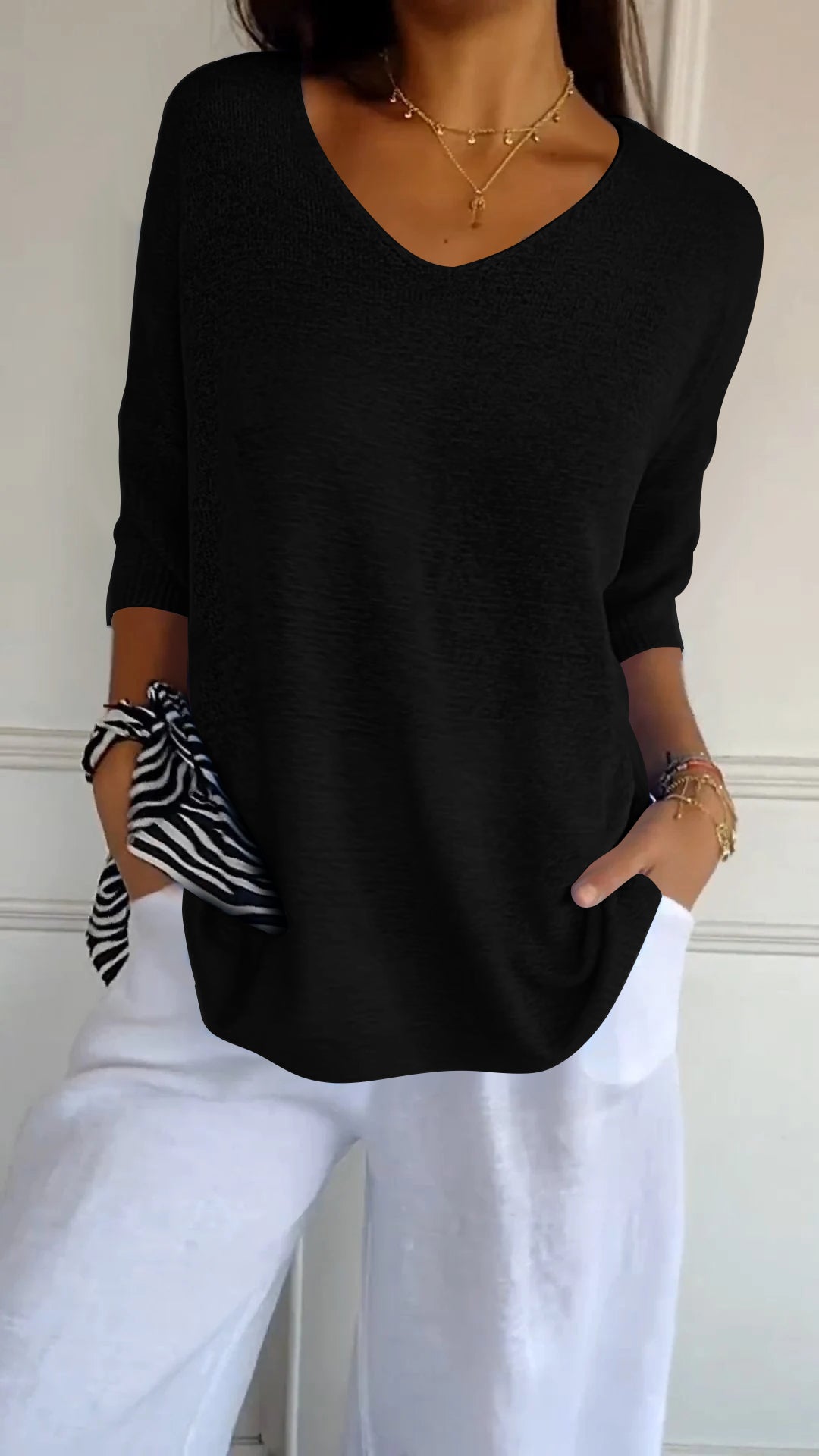 Vera™ Plain knitted top with V-neckline